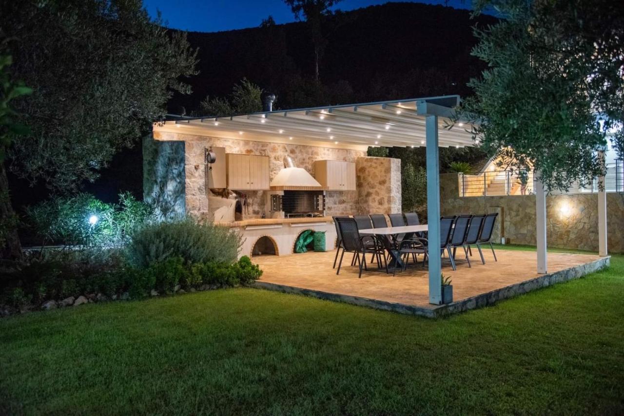Nikole'S Villas Luxury 180M2 Tirós Екстериор снимка